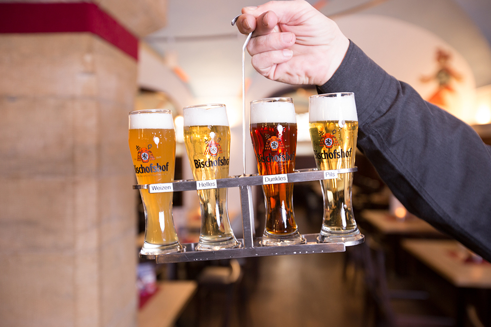 Symbolbild: Lokale in Regensburg - Wir brauen unser eigenes Bier!